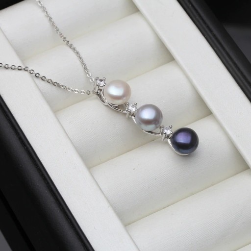 Collier pour femmes avec perles D414