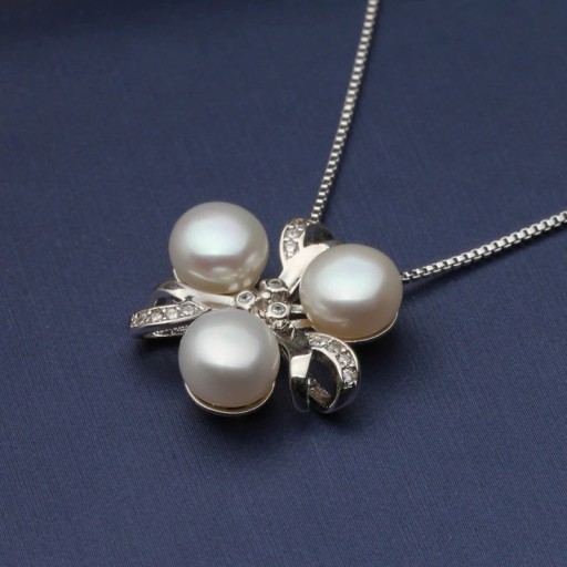 Collier pour femmes avec perles D536