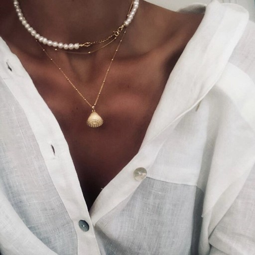 Collier pour femmes avec perles et coquillage