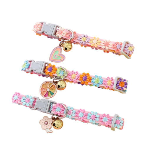Collier réglable pour chats et petits chiens 33 cm Collier fleuri coloré avec clochette Boucle de sécurité Pendentif décoratif