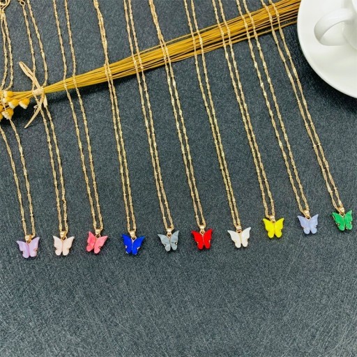 Collier torsadé pour femme avec papillon