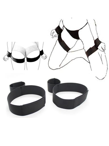 Conjunto de algemas para as mãos e pés para prender os pulsos às coxas, sistema ajustável com correia, acolchoamento interno macio, embalagem