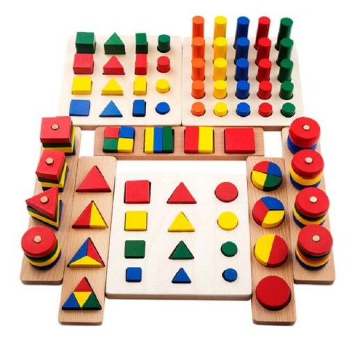Conjunto de brinquedos educativos em madeira