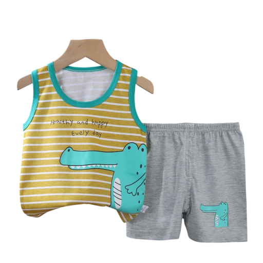 Conjunto infantil amarelo riscado com crocodilo, top com alças largas e calções cinzentos com elástico, conjunto unissexo em algodão