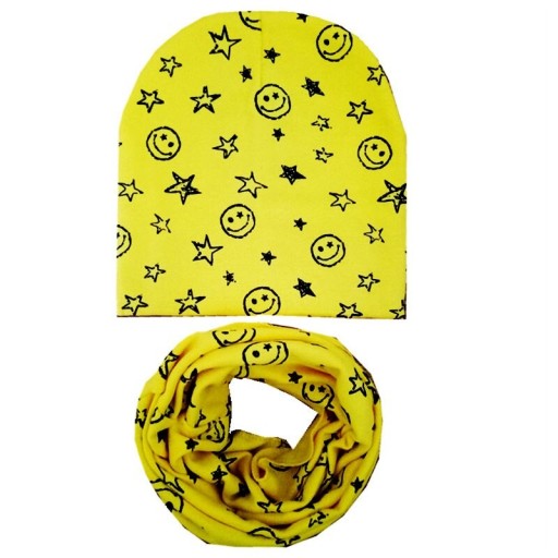 Conjunto infantil de gorro y pañuelo con caras sonrientes Conjunto infantil de gorro y pañuelo con caras sonrientes