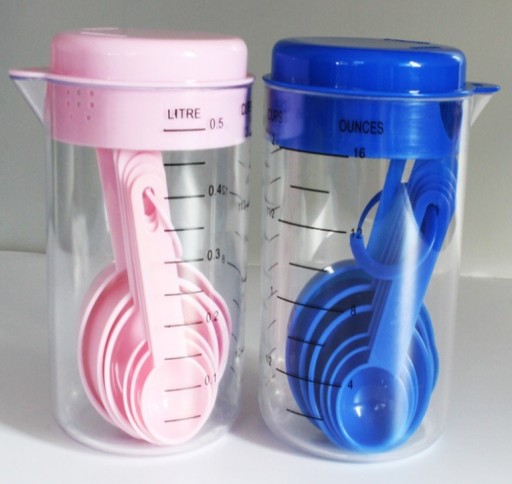 Copo medidor de plástico 500 ml com colheres de medição