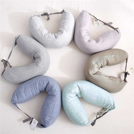 Coussin de voyage avec fermeture J2782