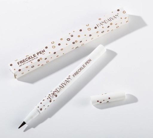 Crayon liquide waterproof pour taches de rousseur 1 ml 13,6 x 1,3 cm en 4 teintes pour un look naturel de taches de rousseur sur le visage