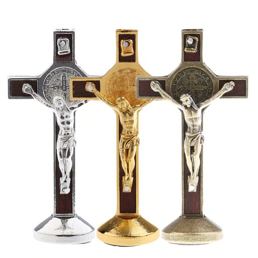 Crucea decorativă cu Iisus