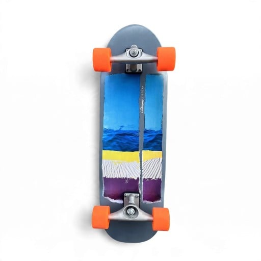 Cruiser skateboard med kicktail og 70 mm hjul Længde 78,7 cm Antiskrid grip Gråblå med orange hjul Til byen og fortovene