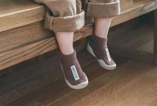 Csecsemő zokni gumitalpú