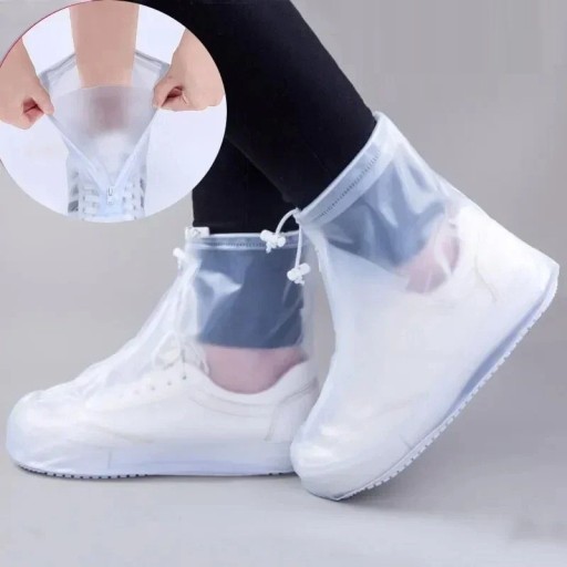 Cubrezapatos impermeables de silicona blanca con suela antideslizante y construcción sin costuras para uso repetido.