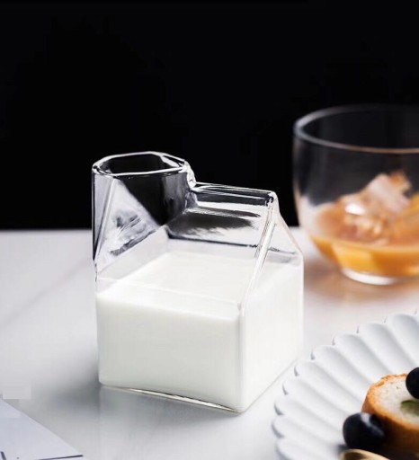 Cutie de lapte din sticlă