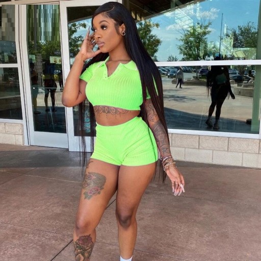 Dame crop top og shorts B1125
