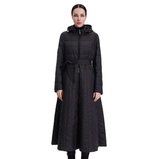 Dame lang quiltet jakke med hætte og bælte Sort frakke til anklerne med indsnævret talje og udvidet nederste del Lynlås i polyester