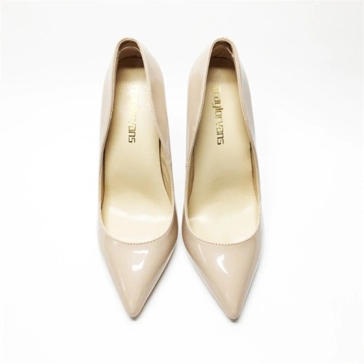 Dame pumps Linda