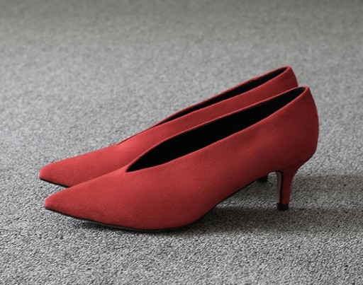 Dame pumps Marie