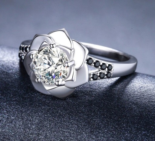 Dame ring med blomst D1020