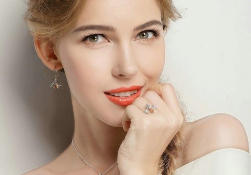 Dame ring med en bi D1255