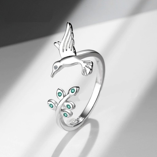 Dame ring med en kolibri