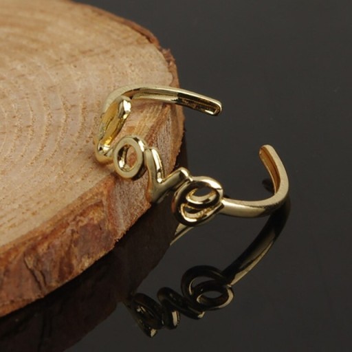 Dame ring med indskrift D2496