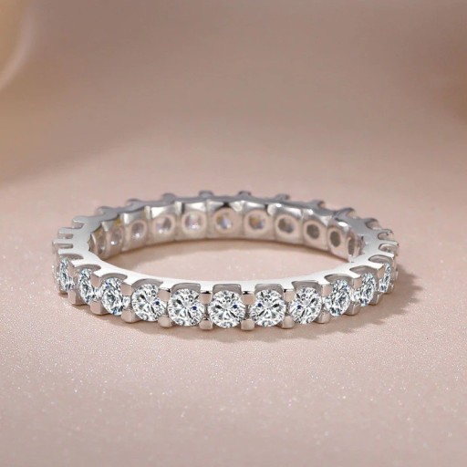 Dame ring med zirkoner