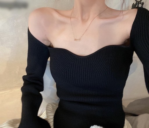 Dame sweater med skulderlukning G240