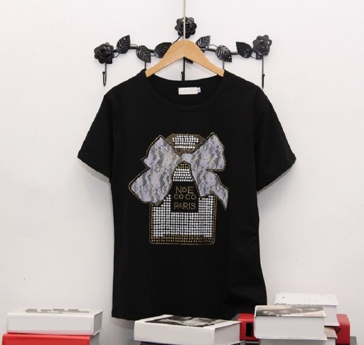 Dame-T-shirt dekoreret med rhinsten B313