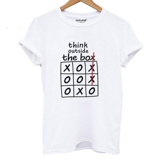 Dame-T-shirt med tic-tac-toe-print