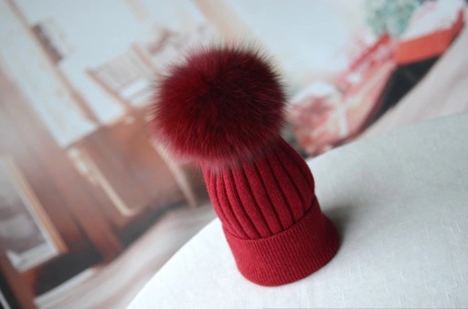 Dame vinterhue med pompon J3007