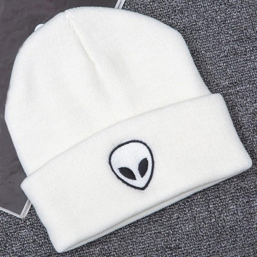 Dame vinterhue UFO J2357