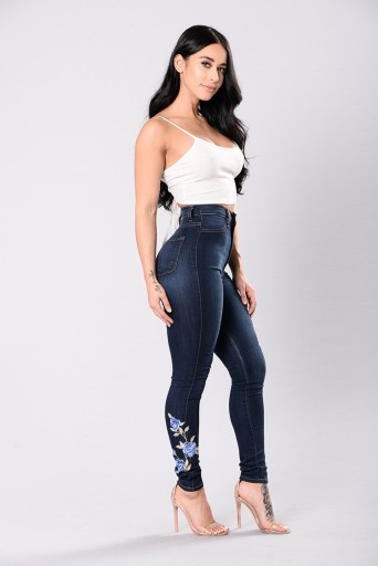 Damejeans med blomster