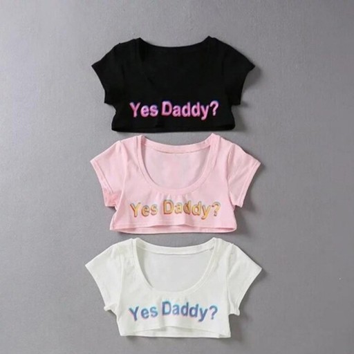 Damen-Crop-Top „Yes Daddy“.