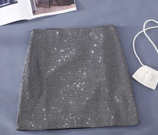 Damen Glitzer Minirock mit Steinen auf der gesamten Fläche Leicht ausgestellter Schnitt Kurze Länge über dem Knie Material Polyester und Nylon