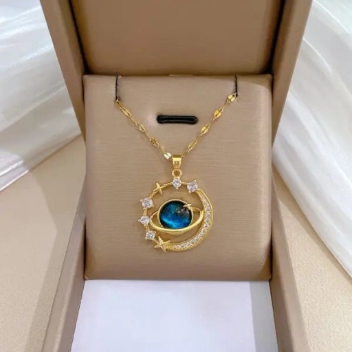 Damen Goldkette mit Anhänger blauer Planet und Sichelmond und Zirkonen aus chirurgischem Stahl