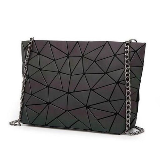 Damen holografische Umhängetasche mit Metallkette Flacher rechteckiger Form Geometrisches Muster PU-Leder und Polyester 26 x 18 x 7 cm