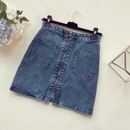 Damen Jeans Minirock mit durchgehendem Reißverschluss vorne Zwei große aufgesetzte Taschen Ring am Reißverschluss-Schieber Mäßig ausgestellter