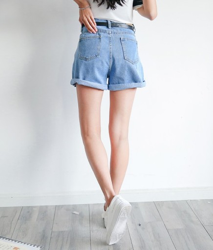 Damen-Jeansshorts mit Gürtel