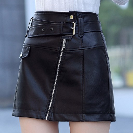 Damen Minirock aus Kunstleder mit asymmetrischem Reißverschluss Breiter Gürtel mit metallischer Schnalle Gerader Schnitt Klappe mit Knopf Schwarz