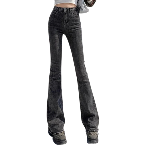 Damen schwarze Schlagjeans mit hohem Bund und eng anliegendem Sitz, der ab den Knien ausgestellt ist, ergänzt durch Gürtelschlaufen und vordere Taschen