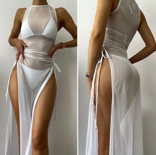 Damenbikini und transparente Kleider