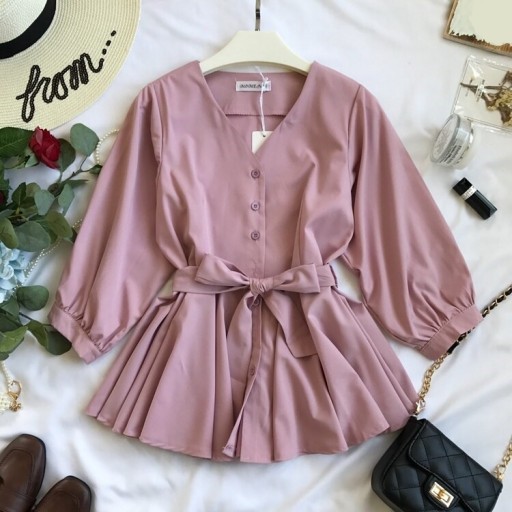 Damenbluse mit Gänseblümchenschleife