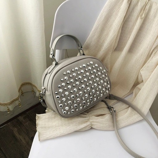 Damenhandtasche aus Leder mit Nieten M692