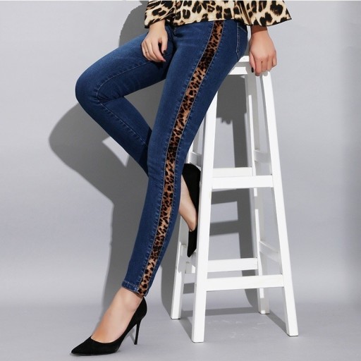 Damenjeans mit Leopardenstreifen