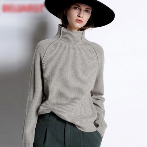 Damenpullover mit weitem Rollkragen