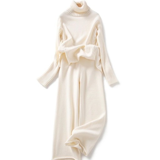 Damenpullover und Hose B1031