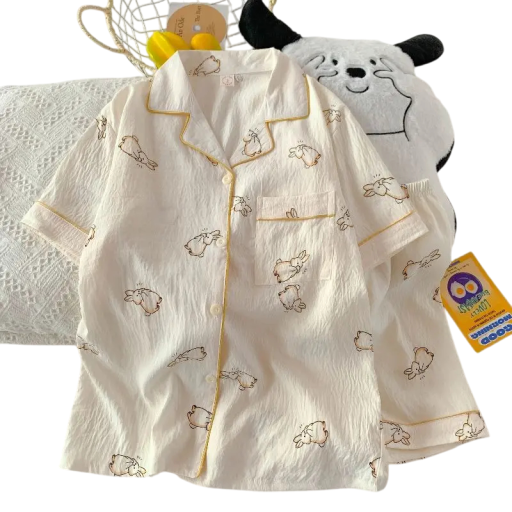 Damenpyjama mit Hasenmotiv Beiges Shirt mit Kragen und Knopfleiste sowie Brusttasche und Shorts aus weichem Polyester