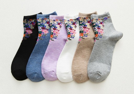 Damensocken mit Blumen