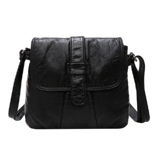Dames crossbody tas met klep Decoratieve band op de klep Achterzak met rits Kunstleer met gekreukt effect Zwart 27 x 22 x 4 cm