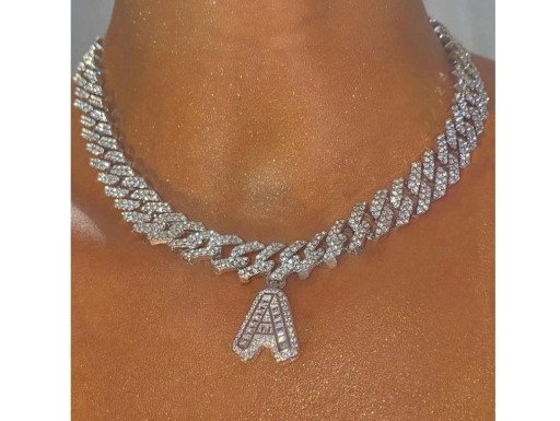 Damesketting met de letter D212